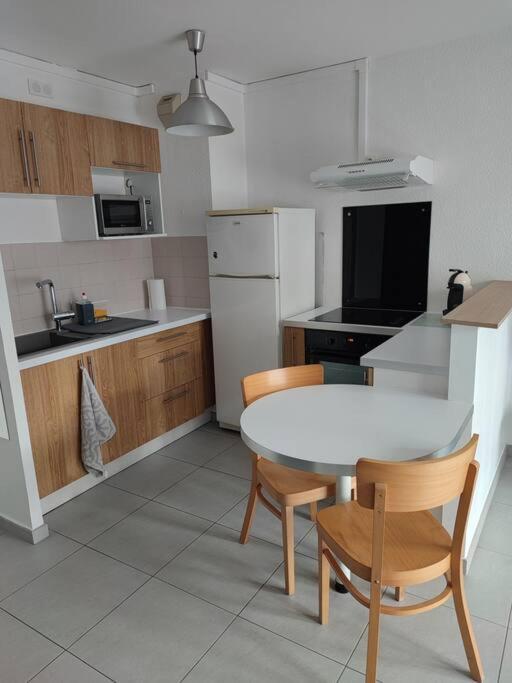 Charmant 2 Pieces A Aubenas 2Etoiles Apartman Kültér fotó