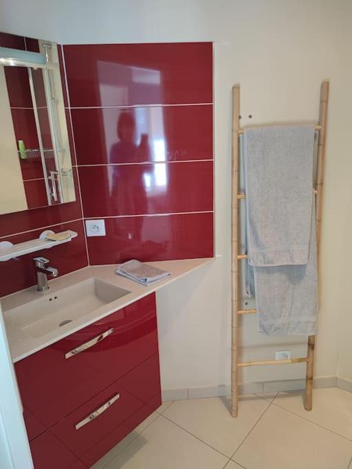 Charmant 2 Pieces A Aubenas 2Etoiles Apartman Kültér fotó